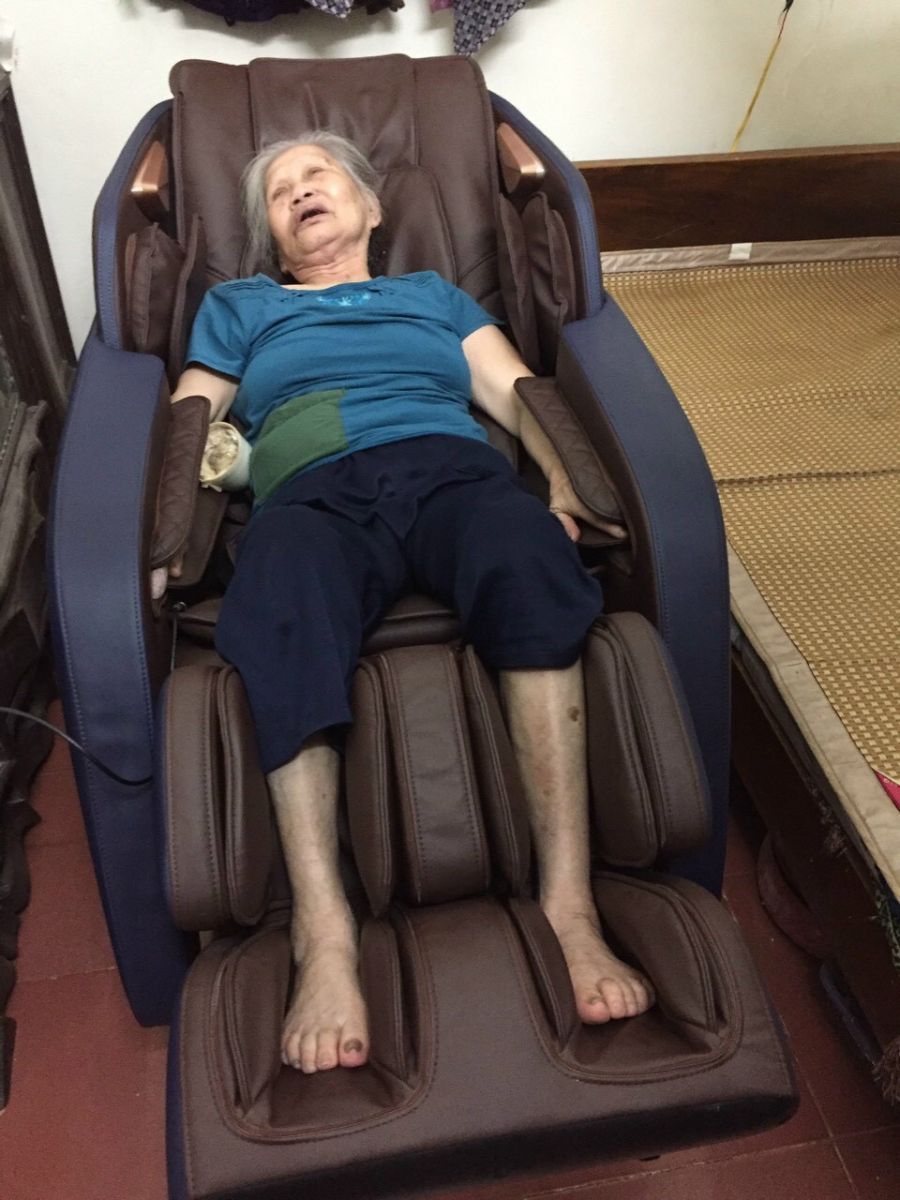 Lý do nên mua ghế massage cho người lớn tuổi sử dụng 